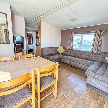 10 Berth Caravan For Hire At Seawick Holiday Park In Essex Ref 27102Sw Clacton-on-Sea Esterno foto