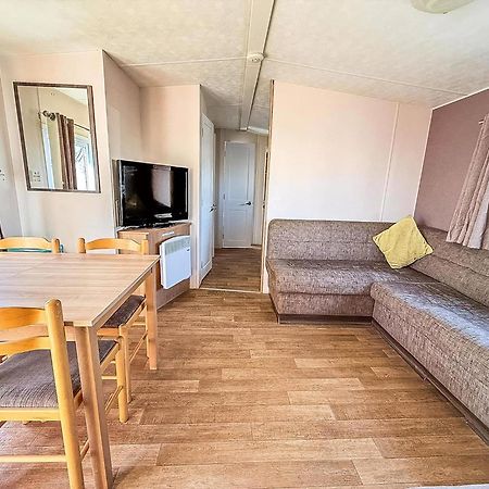 10 Berth Caravan For Hire At Seawick Holiday Park In Essex Ref 27102Sw Clacton-on-Sea Esterno foto