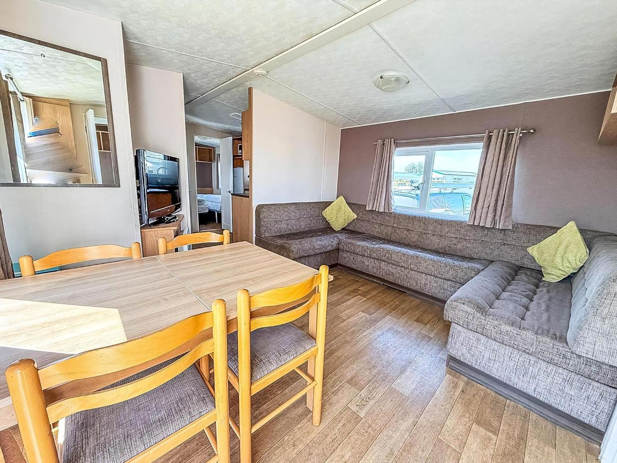 10 Berth Caravan For Hire At Seawick Holiday Park In Essex Ref 27102Sw Clacton-on-Sea Esterno foto