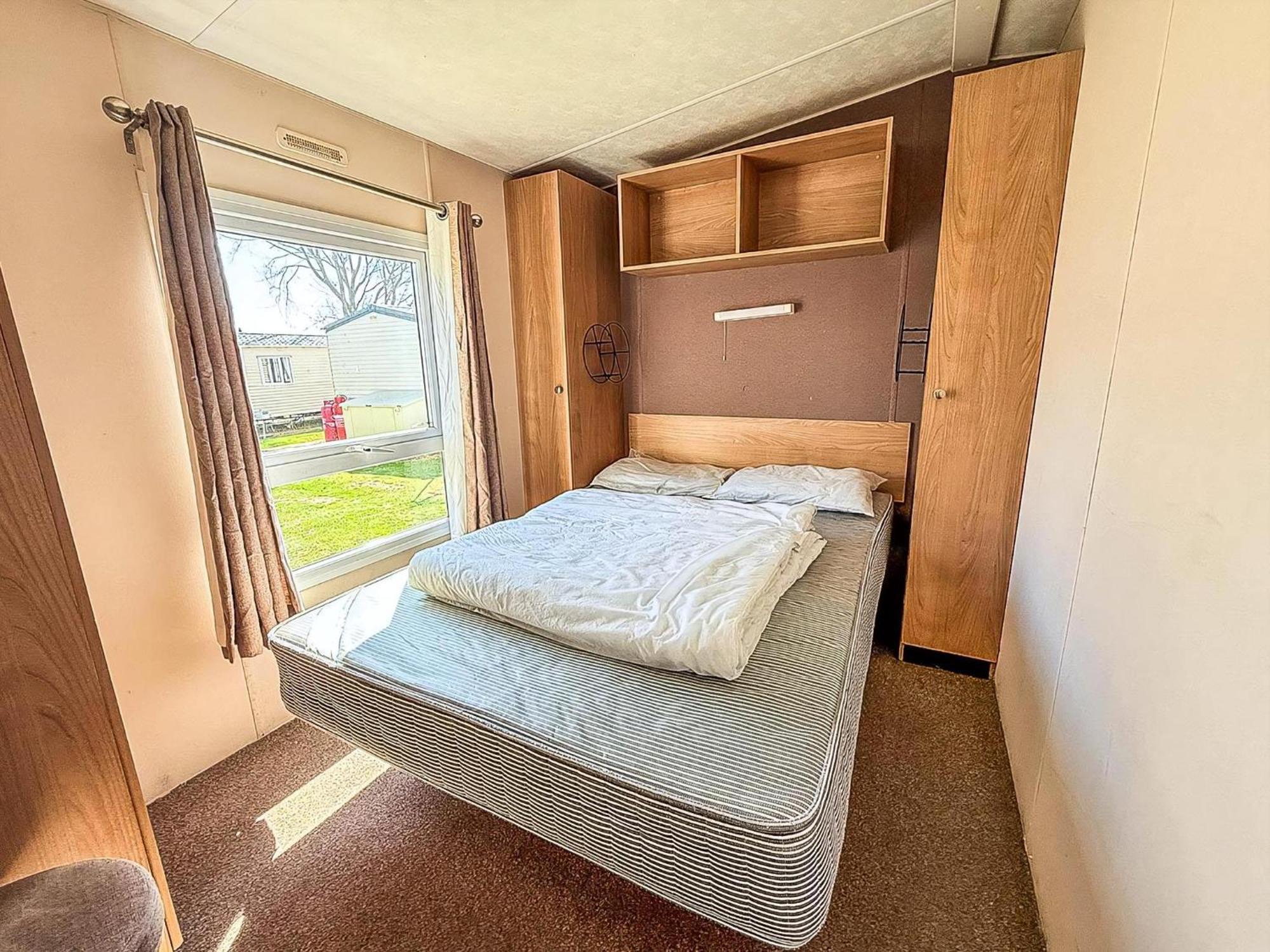 10 Berth Caravan For Hire At Seawick Holiday Park In Essex Ref 27102Sw Clacton-on-Sea Esterno foto