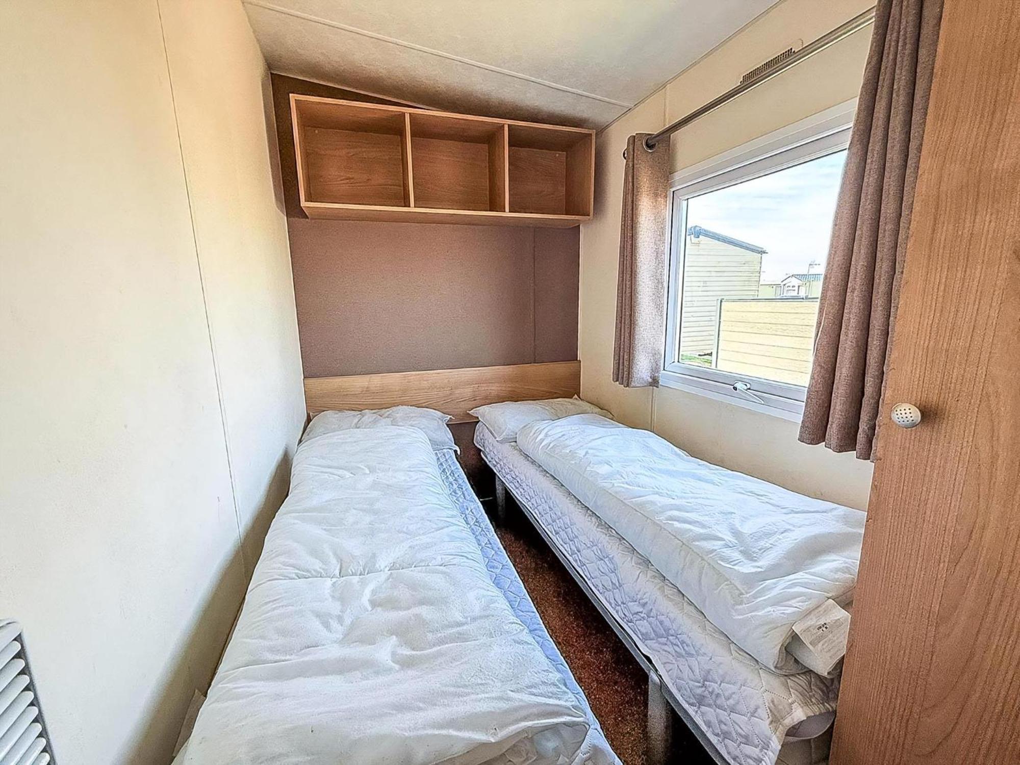 10 Berth Caravan For Hire At Seawick Holiday Park In Essex Ref 27102Sw Clacton-on-Sea Esterno foto