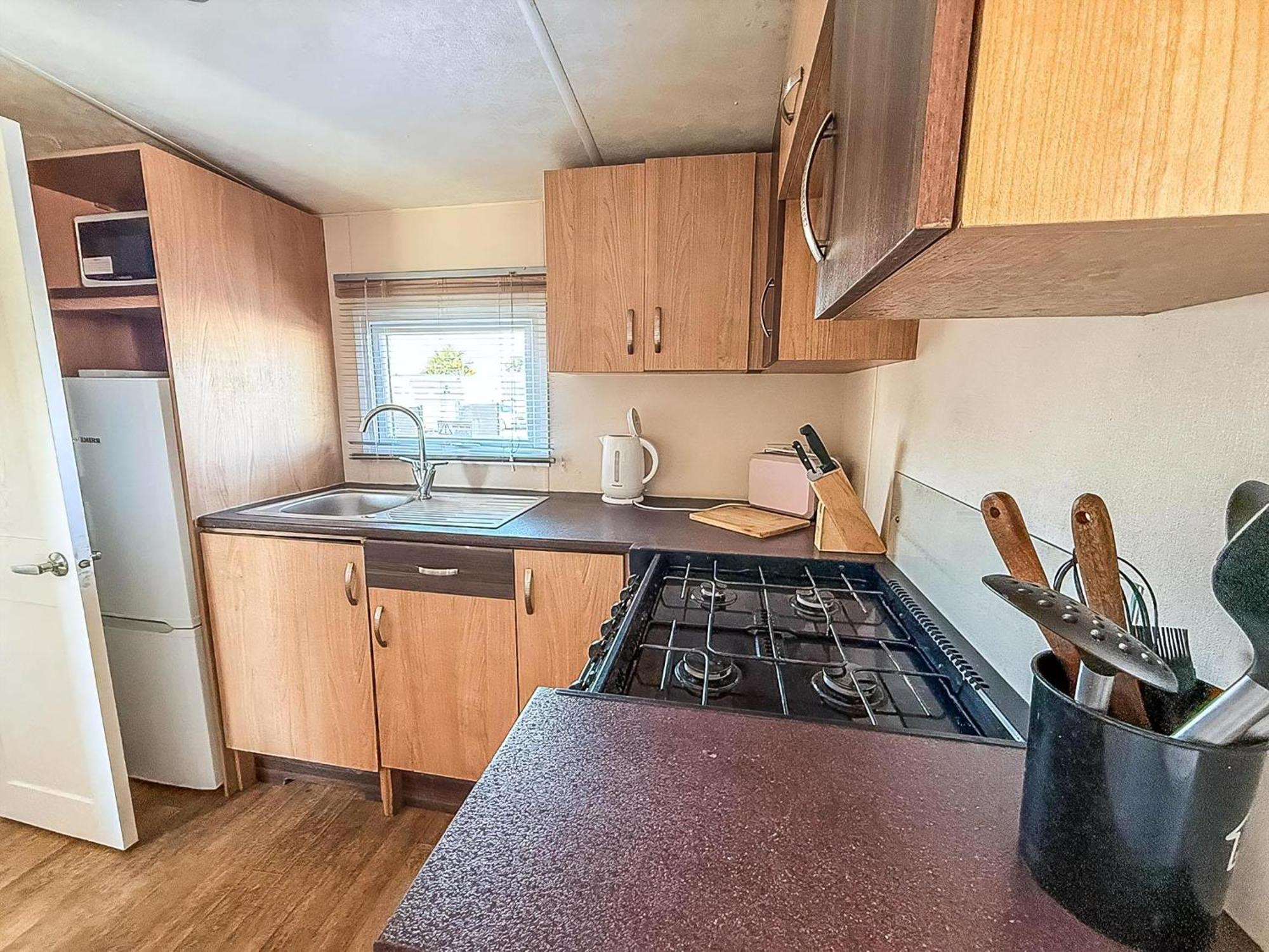 10 Berth Caravan For Hire At Seawick Holiday Park In Essex Ref 27102Sw Clacton-on-Sea Esterno foto